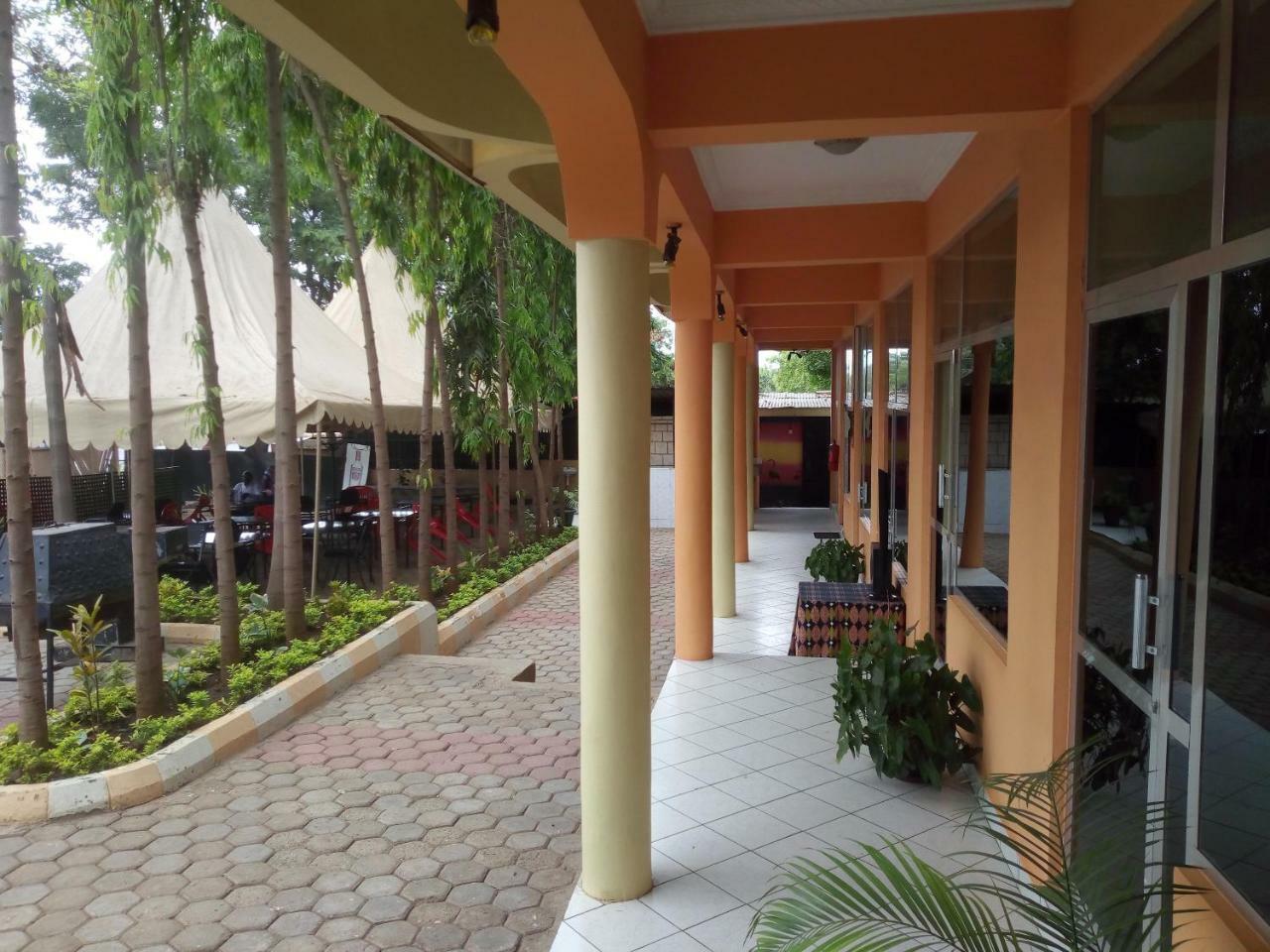 Snow View Hotel Boma la Ngombe ภายนอก รูปภาพ
